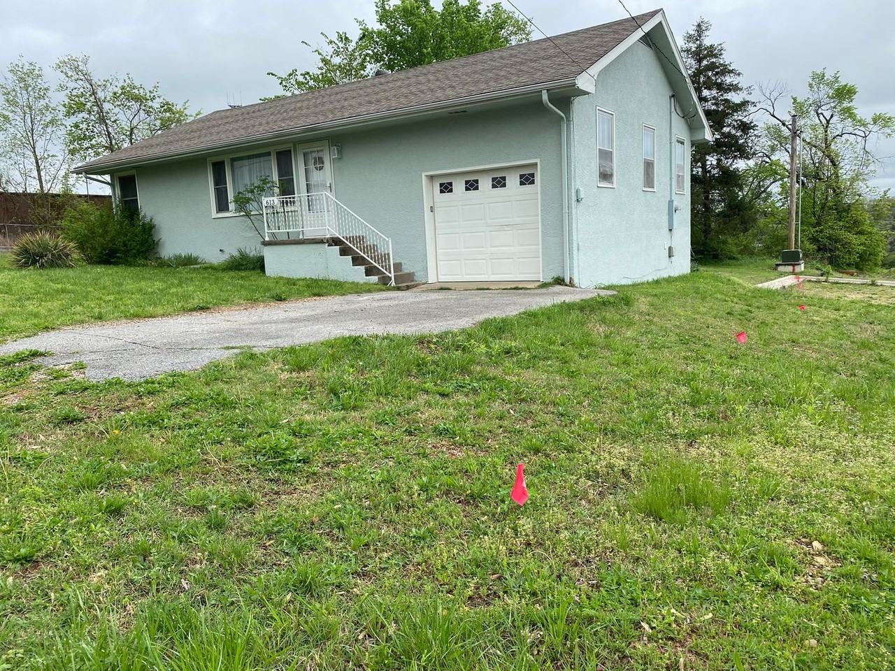 613 W Pacific St - Photo 6 of 6