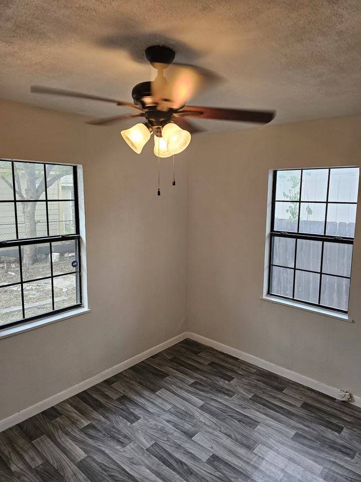 1223 Santiago St #1 - Photo 4 of 15