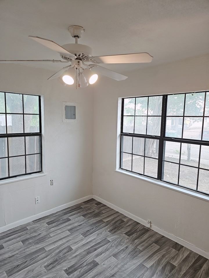 1223 Santiago St #1 - Photo 5 of 15