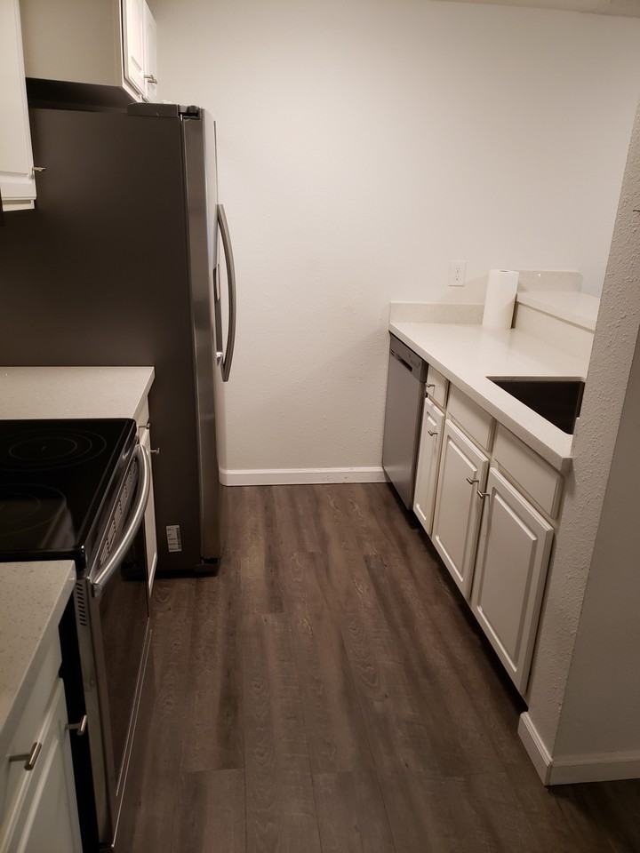 518 S 321st St #7 - Photo 2 of 14