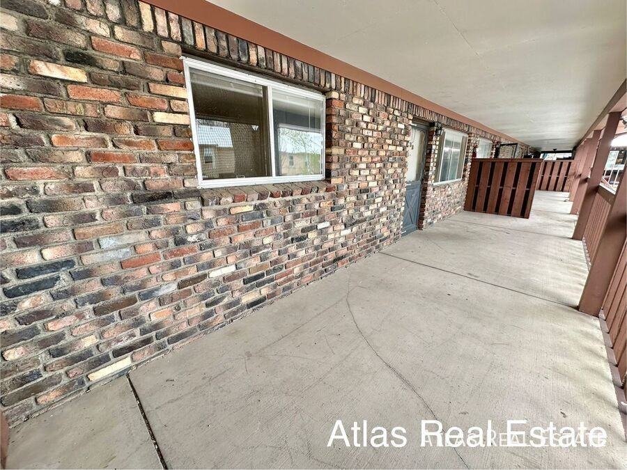 64 Newport Cir #3B - Photo 7 of 11