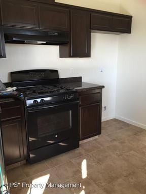 1046 J St - Photo 3 of 14