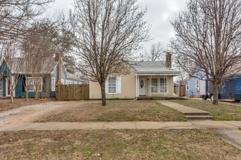 2504 Westbrook Ave - Photo 2 of 20