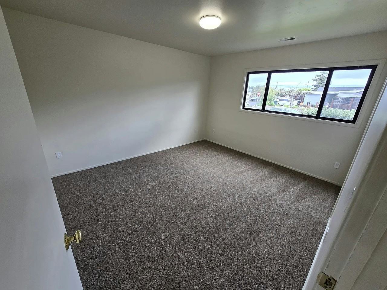 515 Marine View Ave - Photo 2 of 16