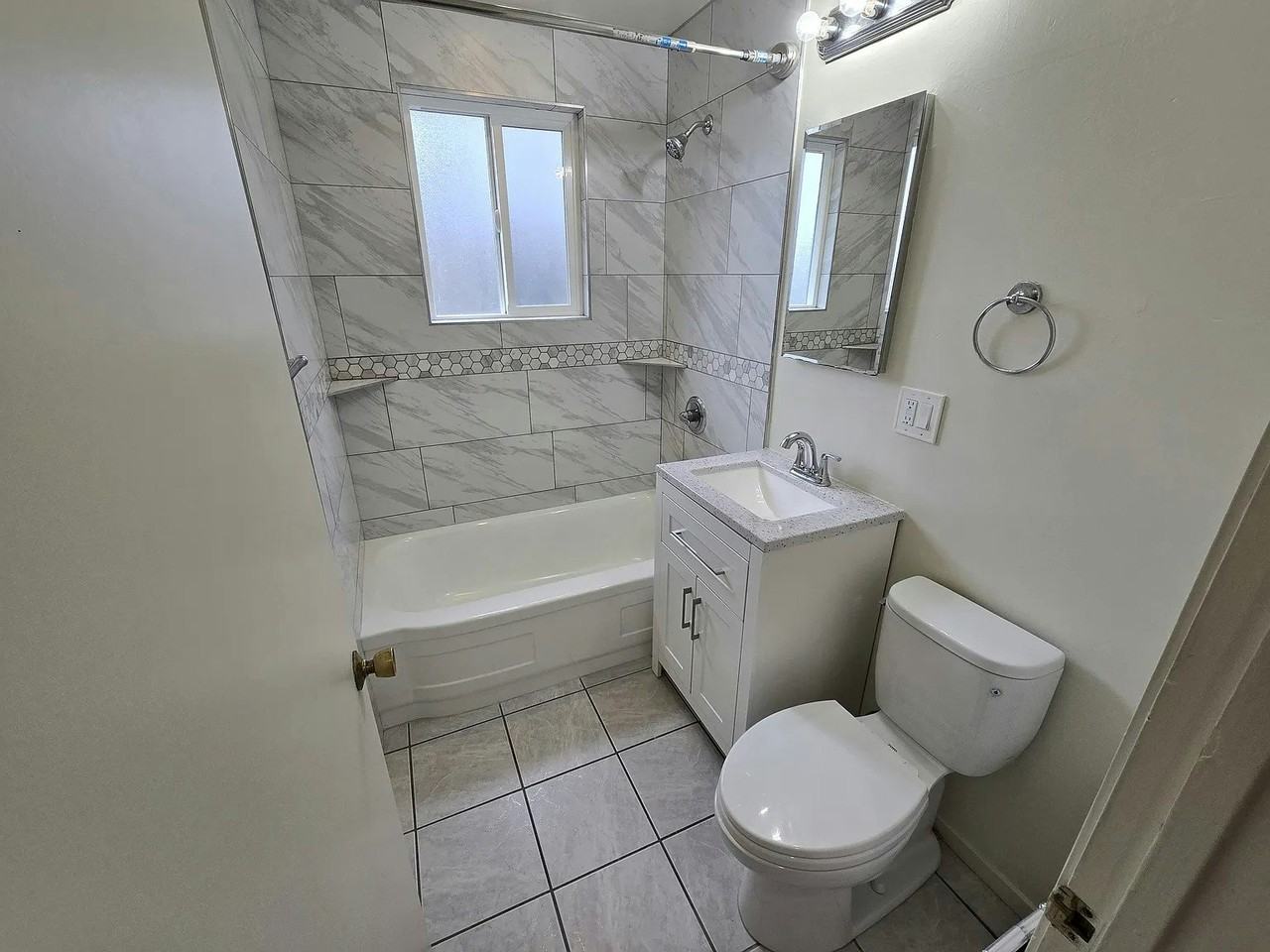 515 Marine View Ave - Photo 3 of 16