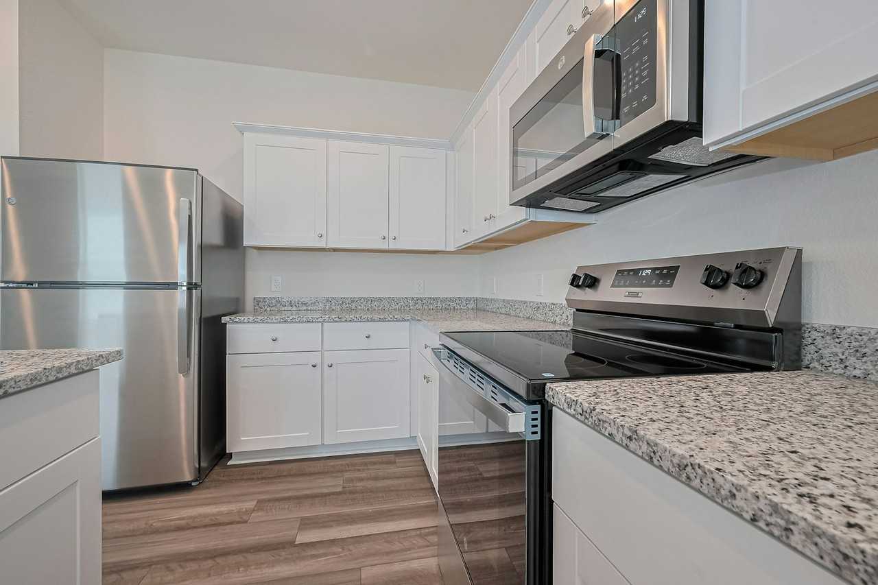 8510 Ora Meadows Drive - Photo 5 of 38