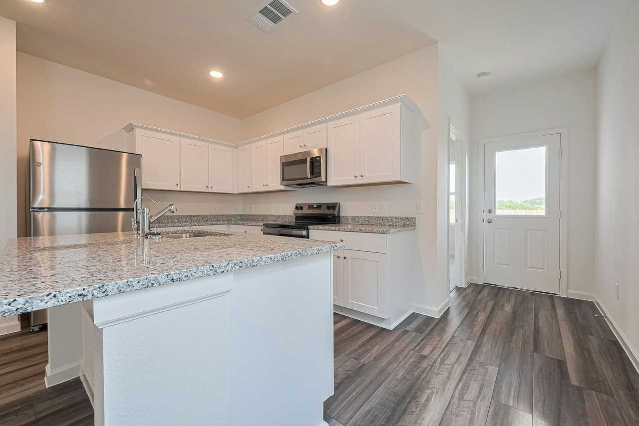 8510 Ora Meadows Drive - Photo 7 of 38