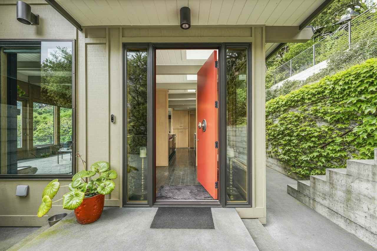 285 Bayview Avenue - Photo 3 of 35