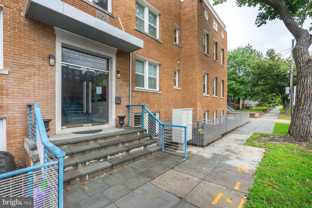 921 Butternut St Nw - Photo 1 of 1