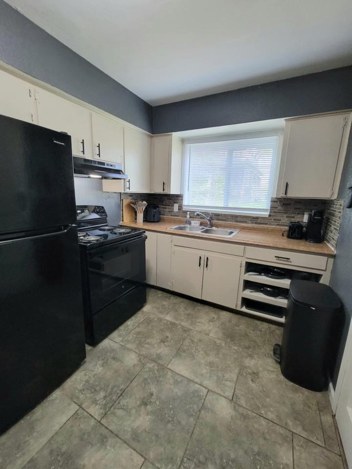 E 57th St - Photo 5 of 10