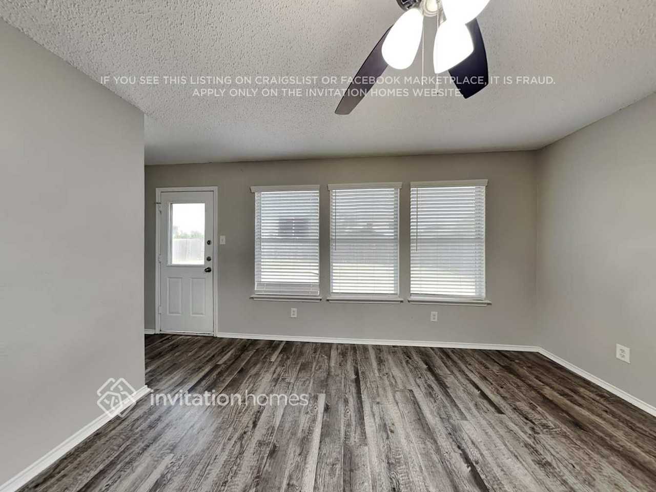 1013 Manassas Dr - Photo 4 of 21