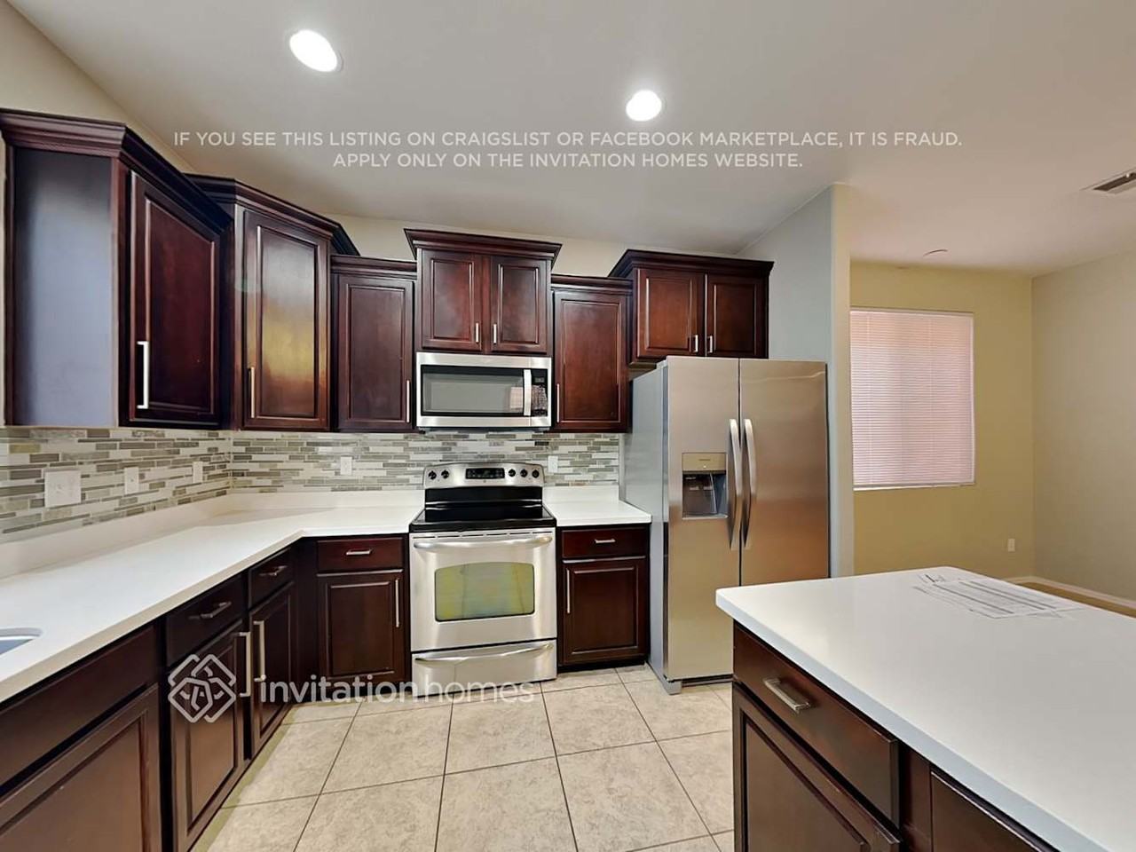 3765 E Kerry Ln - Photo 7 of 20