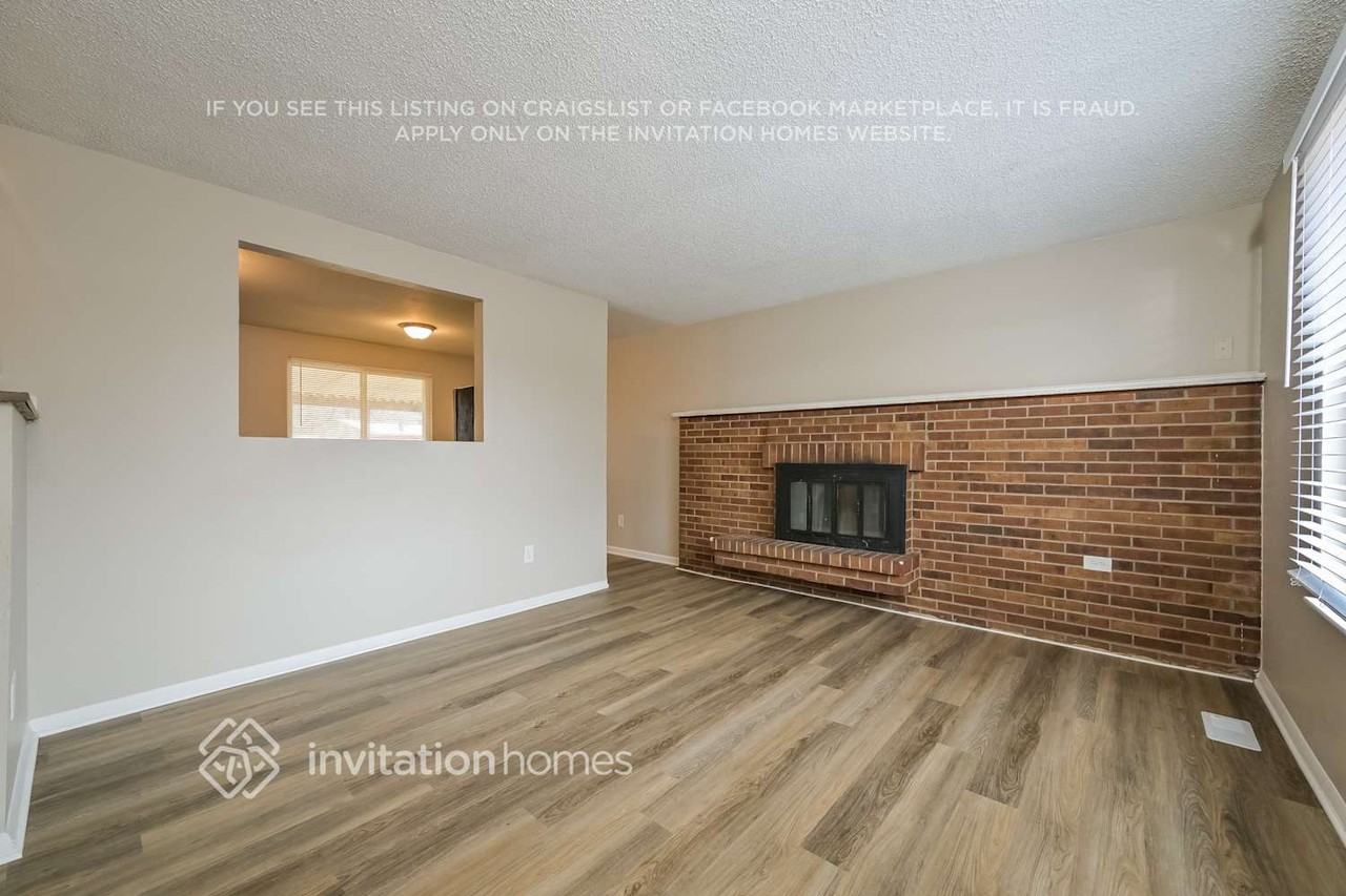 3361 S Winston St - Photo 5 of 18