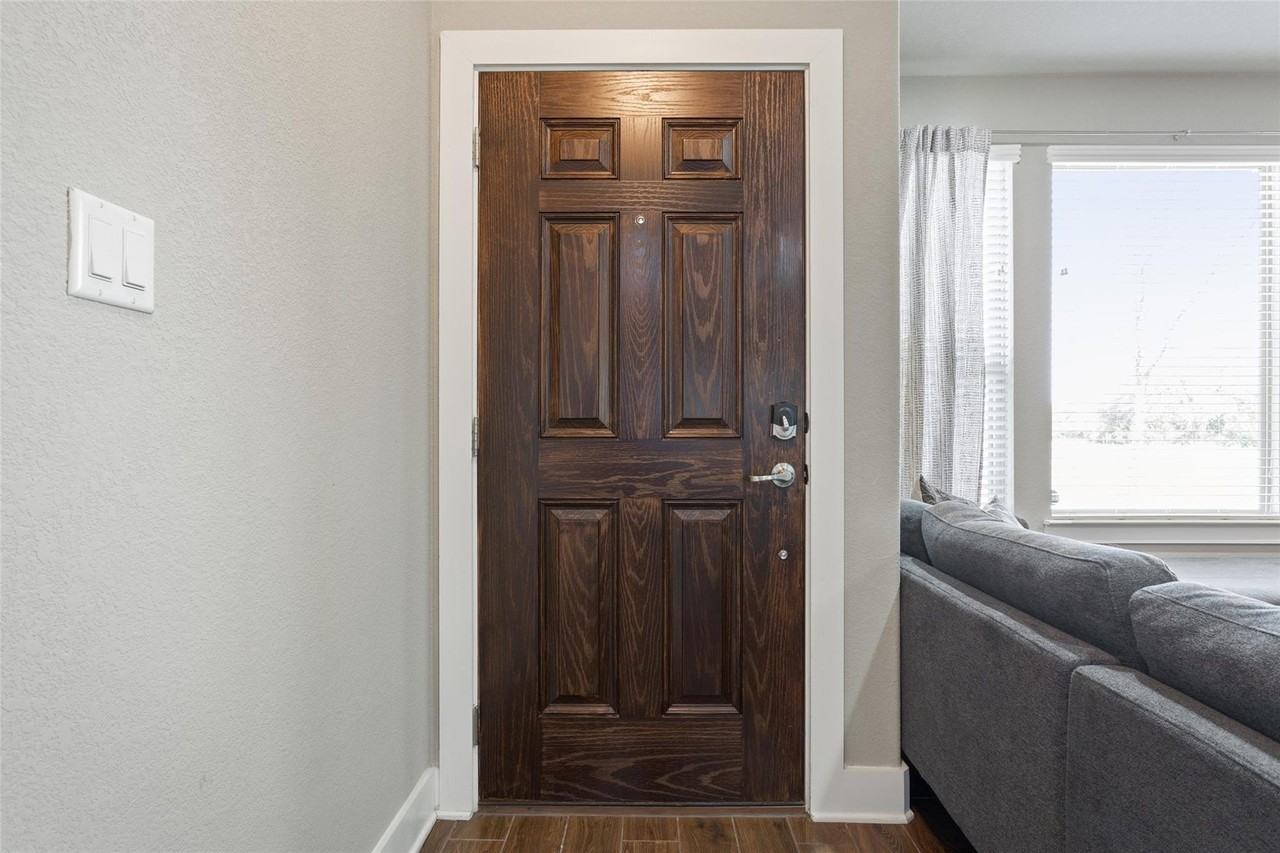 904 Olive Creek Dr - Photo 3 of 23