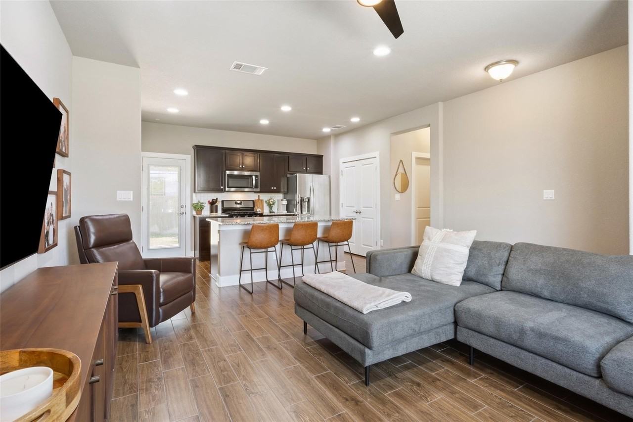 904 Olive Creek Dr - Photo 6 of 23