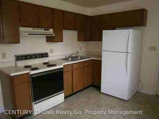 1883 Pineview Dr - Photo 2 of 9