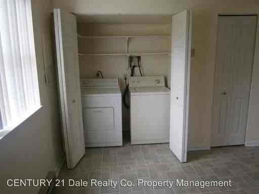 1883 Pineview Dr - Photo 3 of 9
