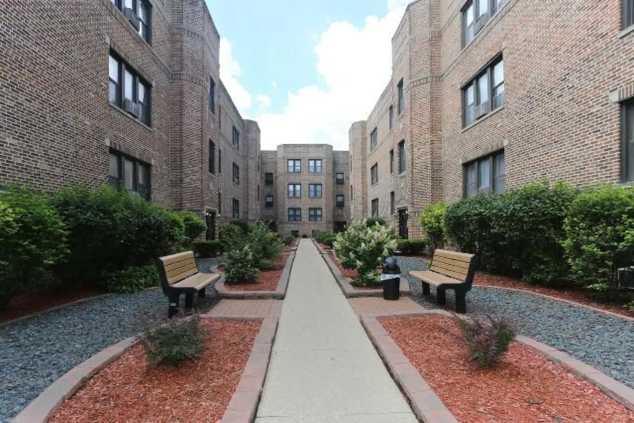 3720 N Pine Grove Ave ##Unit