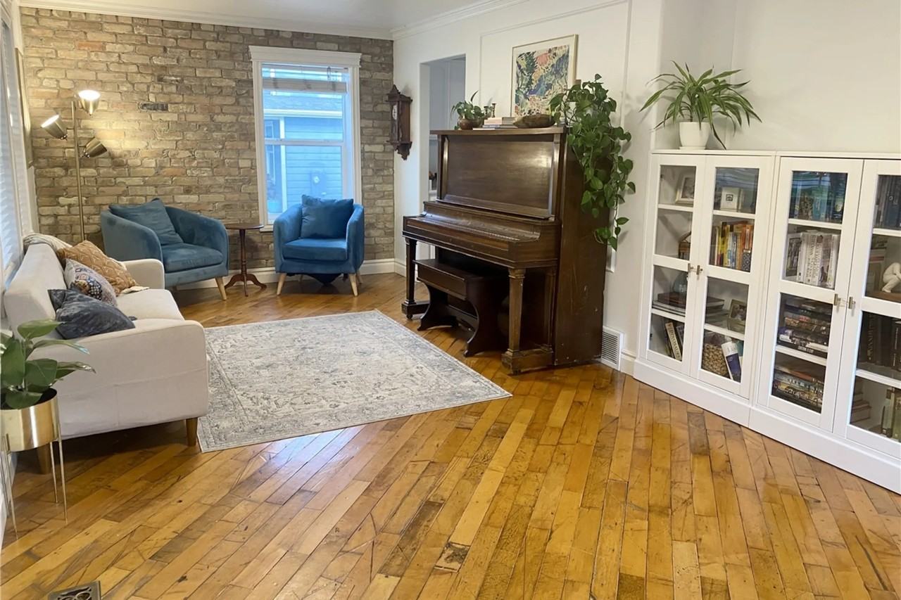 127 S 400 E - Photo 3 of 36