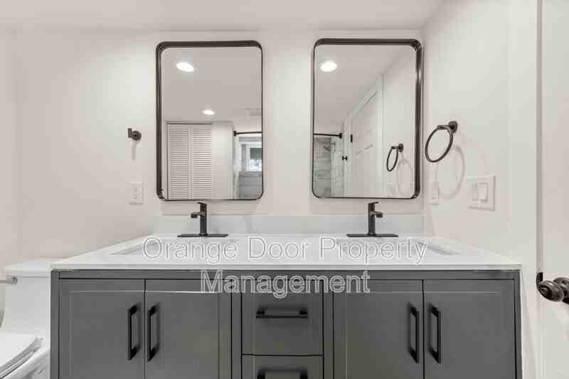 7727 Jones Ave Nw - Photo 3 of 32