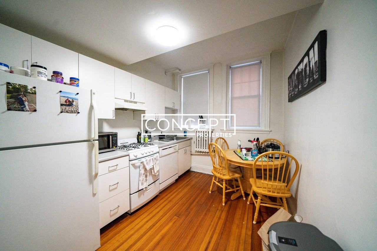 58 Selkirk Rd #1 - Photo 3 of 8