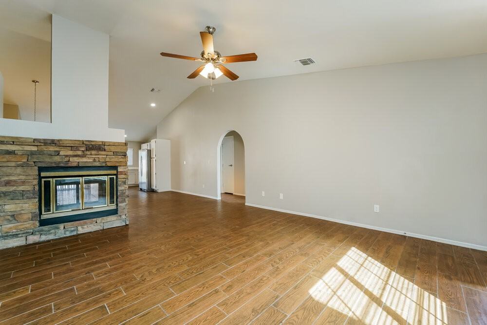 1900 S Hermosa Dr - Photo 4 of 16