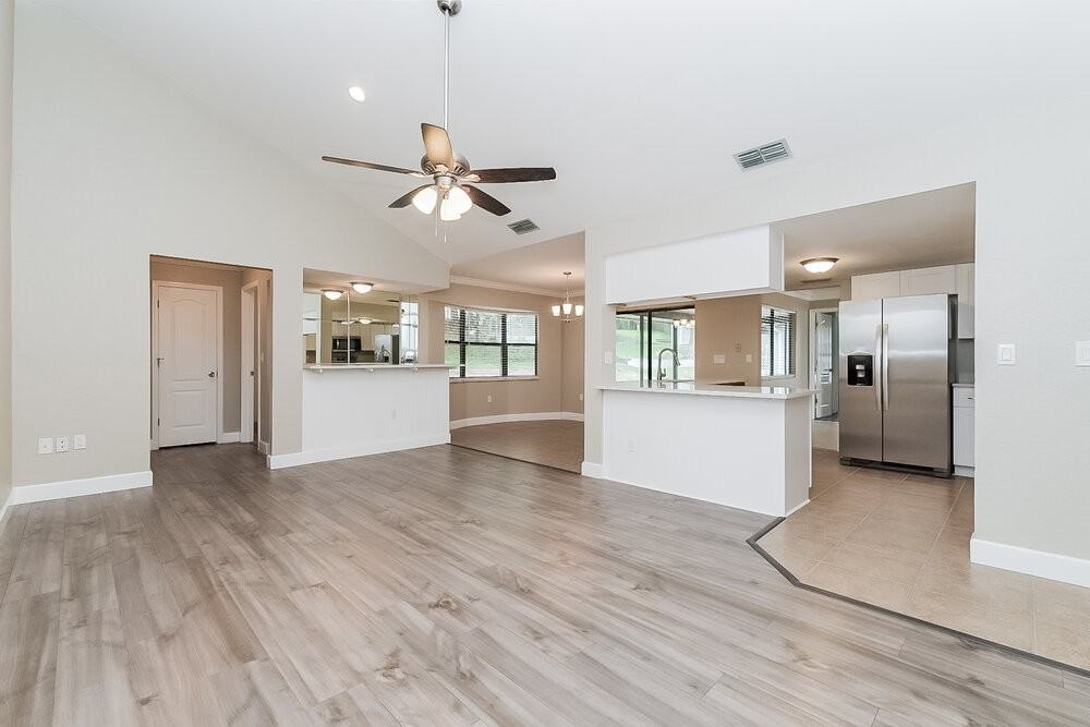11321 Pond Ct - Photo 3 of 16