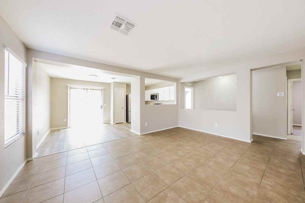 15597 W Acapulco Ln - Photo 3 of 16