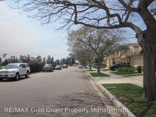 1925 Cesar Chavez Dr - Photo 2 of 34