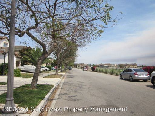 1925 Cesar Chavez Dr - Photo 3 of 34