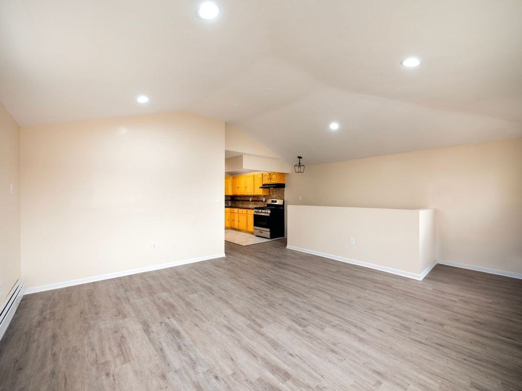 13711 220th Pl - Photo 2 of 8