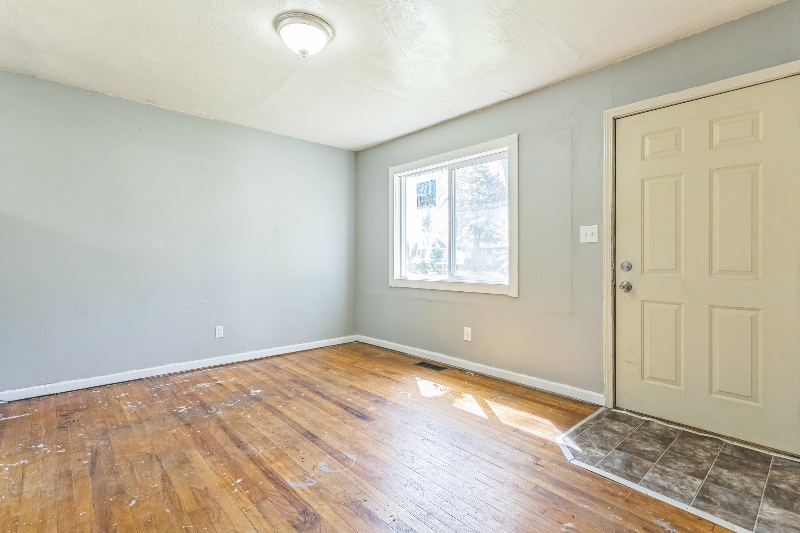 1120 Elmhurst Ave - Photo 2 of 12