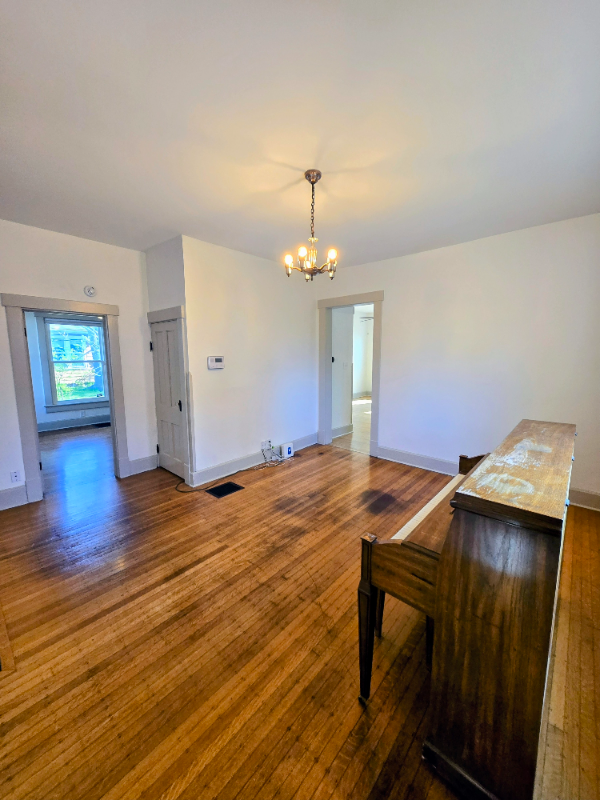 131 S Emerson Ave - Photo 2 of 14