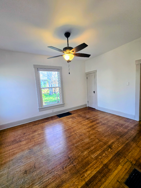 131 S Emerson Ave - Photo 3 of 14