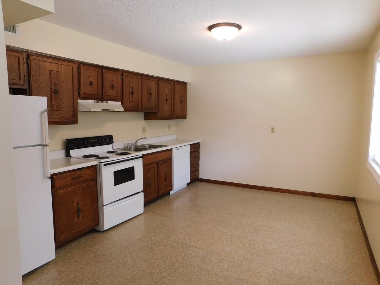 435 Boswell - Photo 2 of 12