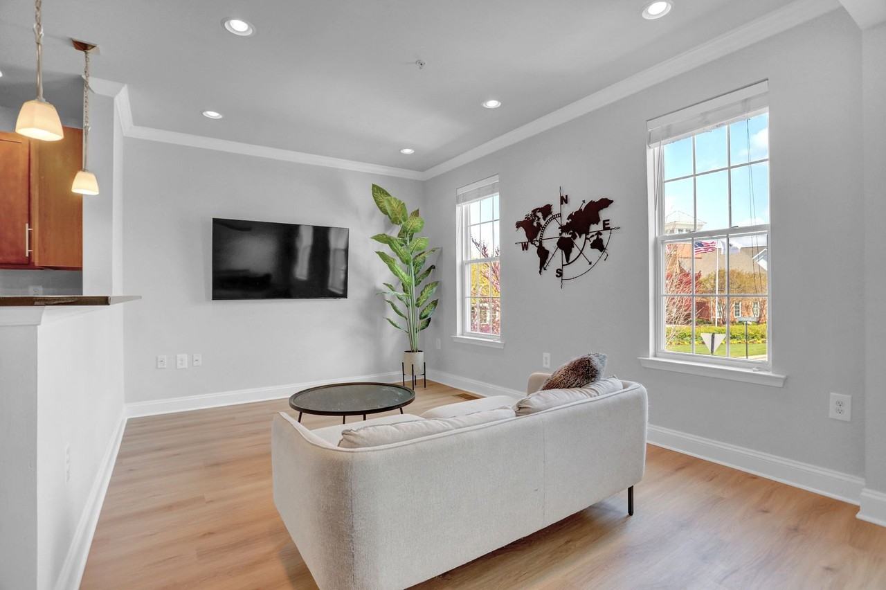 7654 Maple Lawn Blvd - Photo 3 of 43