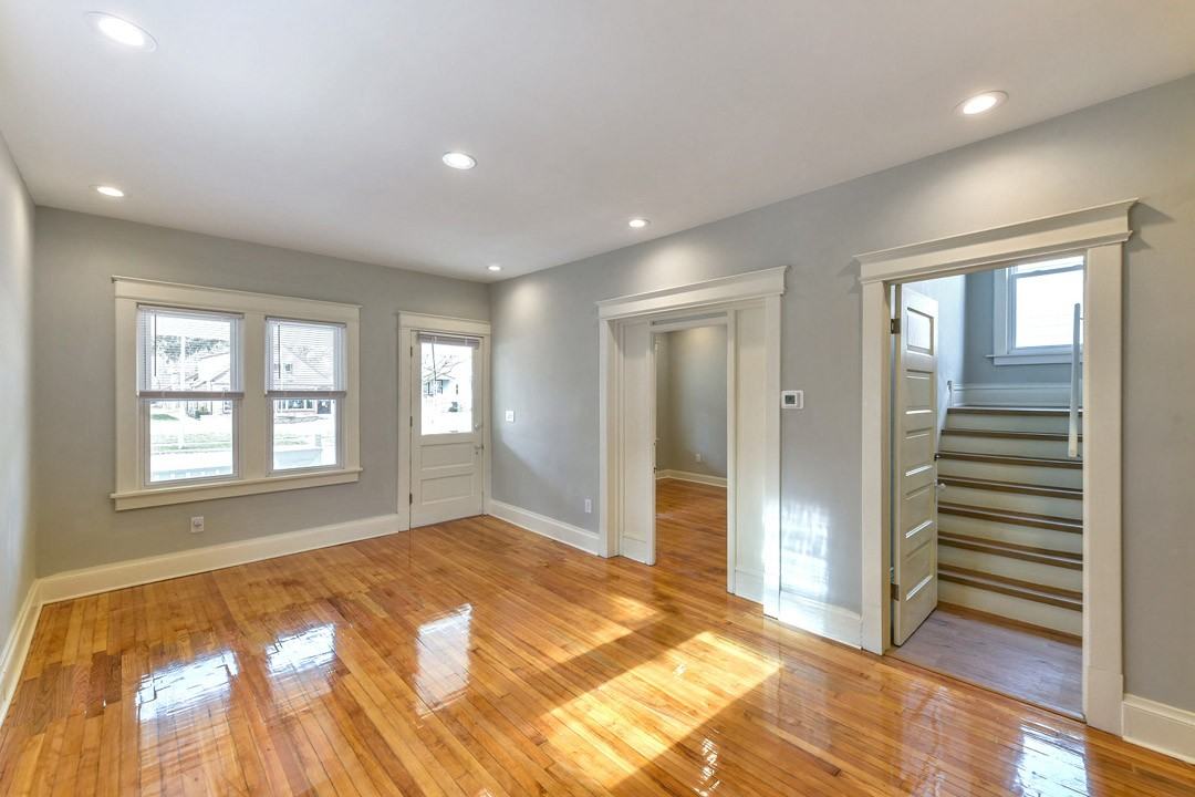 3756 S Whitnall Ave - Photo 4 of 15