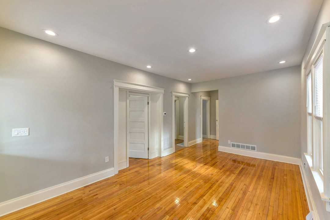 3756 S Whitnall Ave - Photo 5 of 15