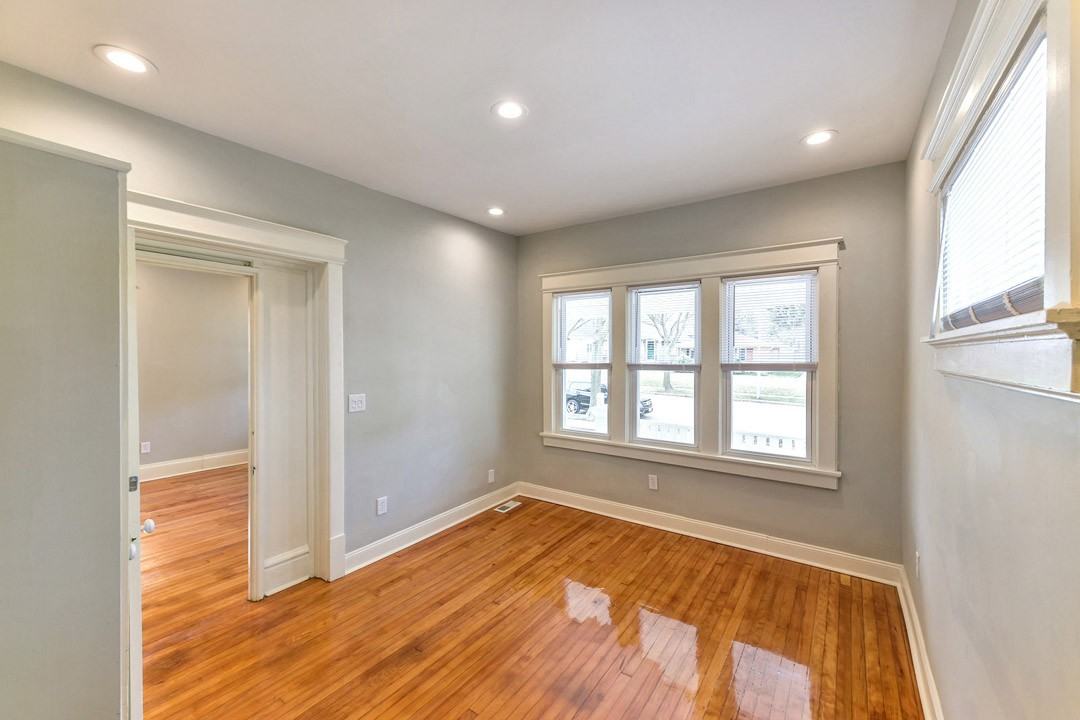 3756 S Whitnall Ave - Photo 6 of 15