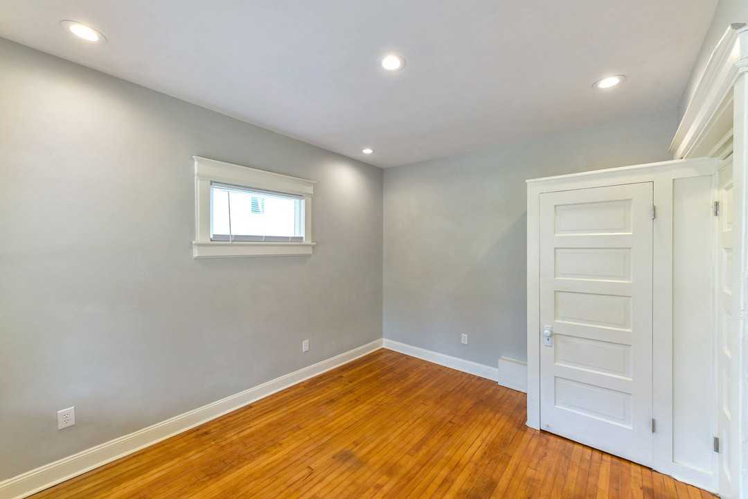 3756 S Whitnall Ave - Photo 7 of 15