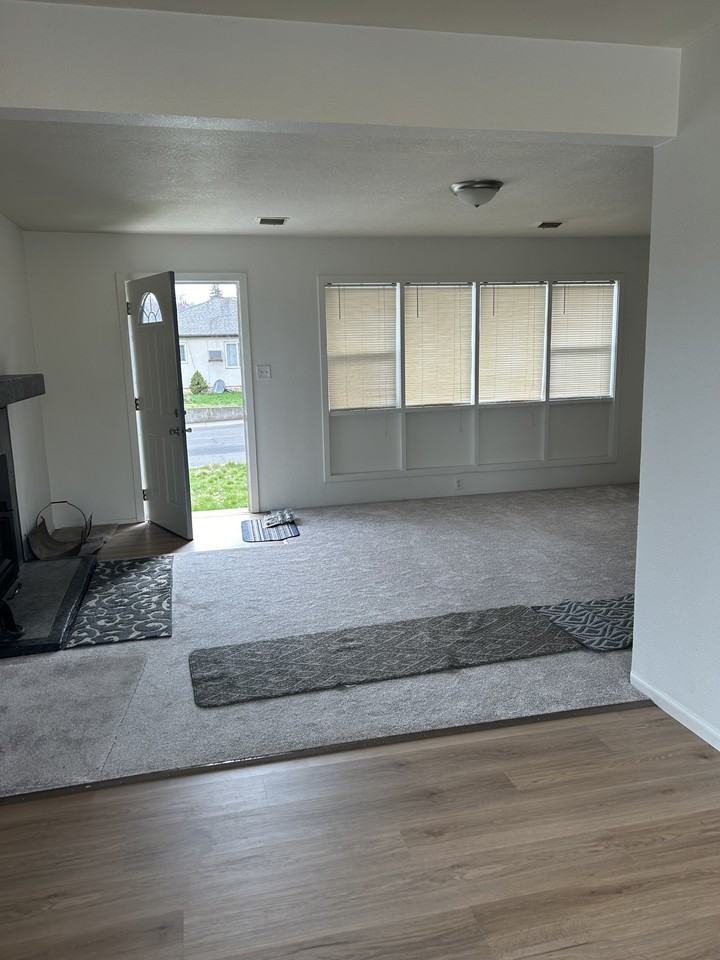 918 Knapp St #NA - Photo 3 of 18