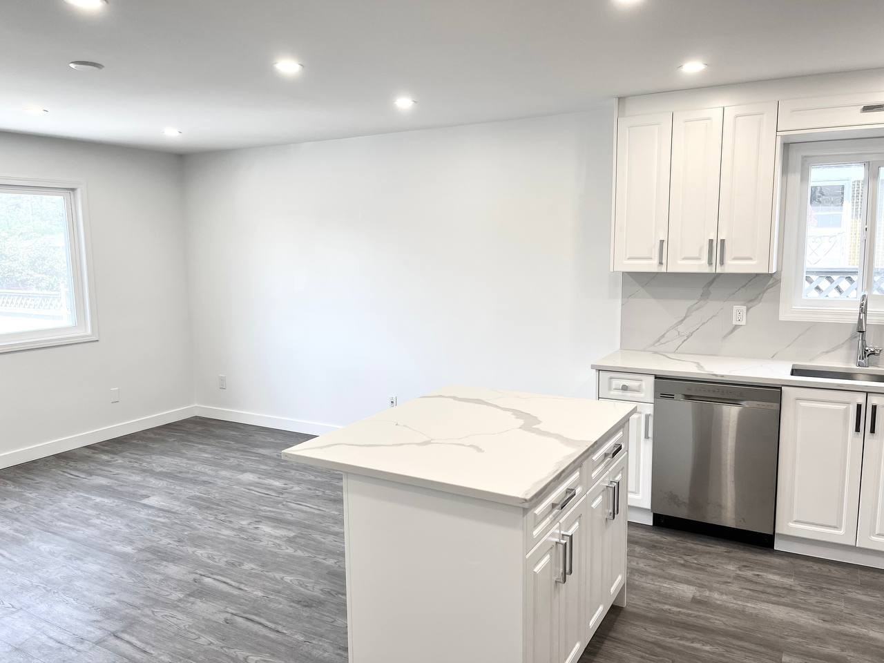 1991 Duthie Avenue - Photo 2 of 13