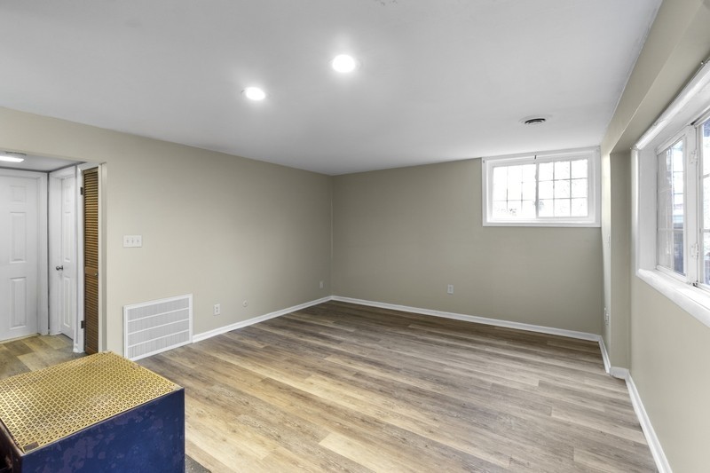 101 Waldorf Pkwy - Photo 6 of 10
