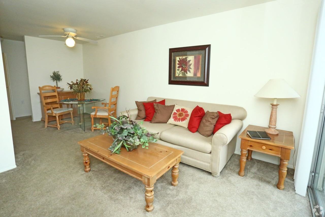 Clovertree Apartments - Photo 5 of 26