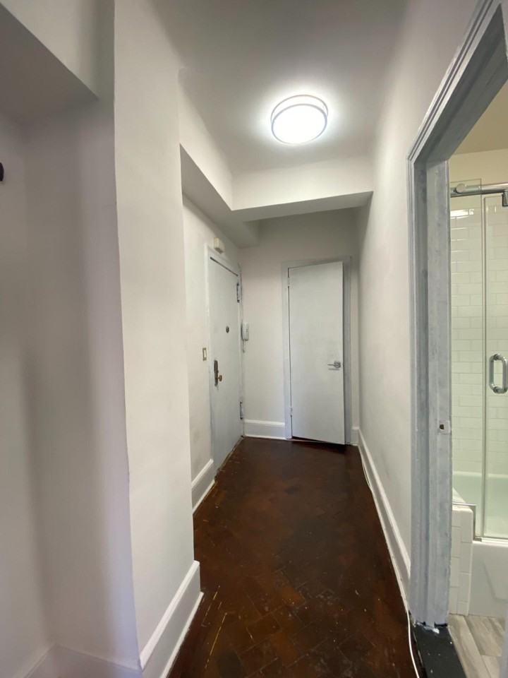 W 73rd St #9E - Photo 3 of 4