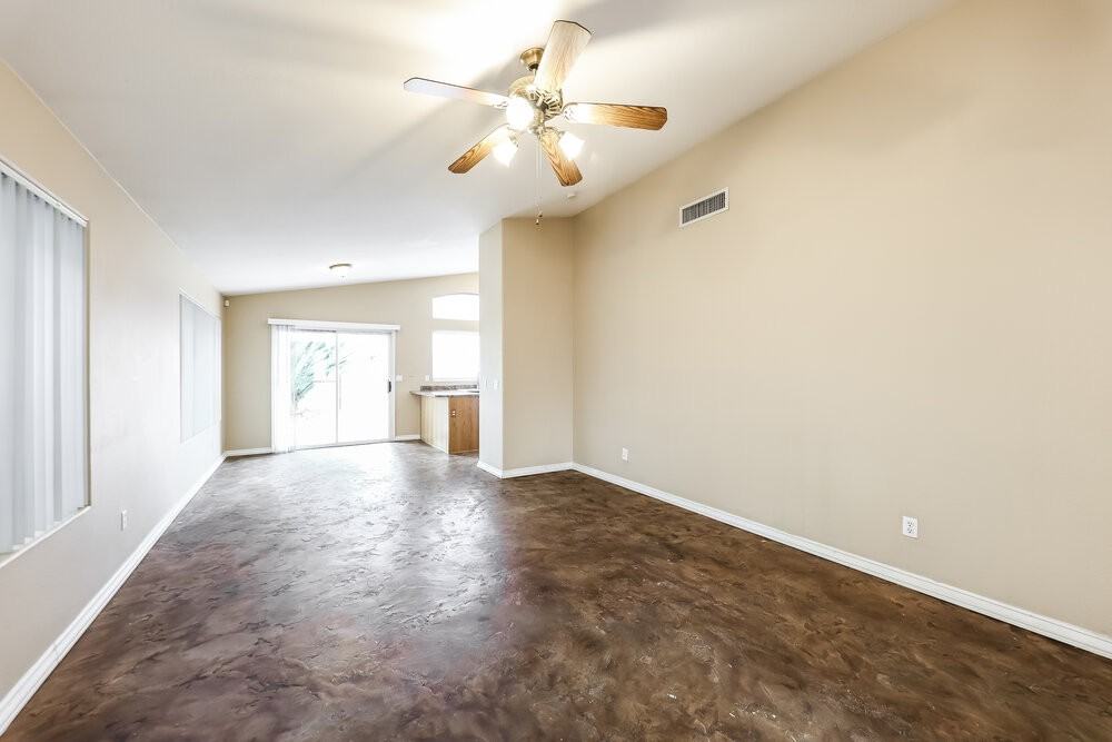 1327 E Muriel Dr - Photo 4 of 16