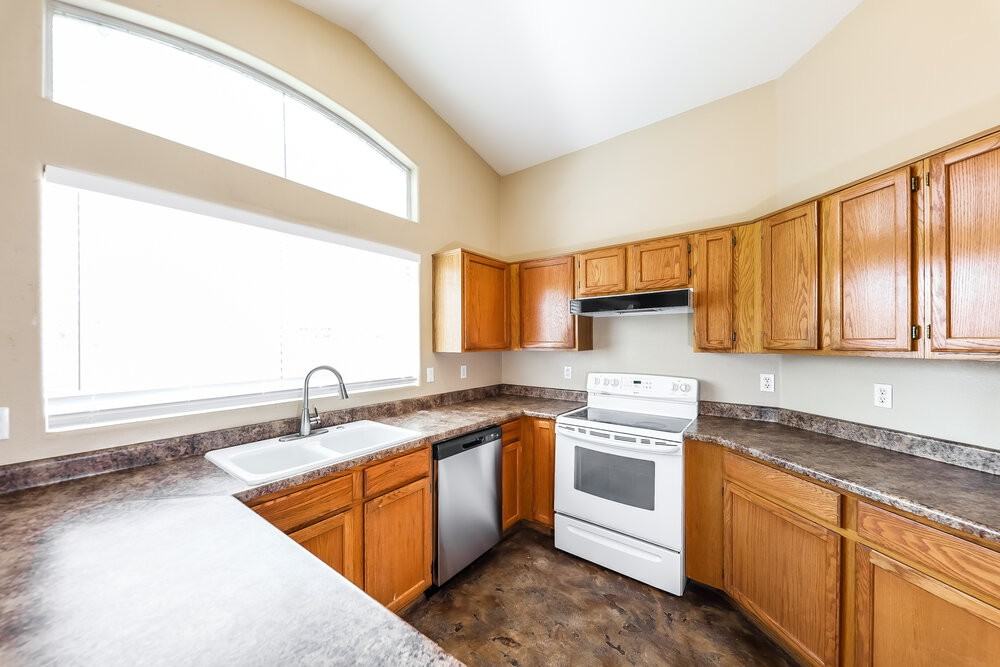 1327 E Muriel Dr - Photo 7 of 16