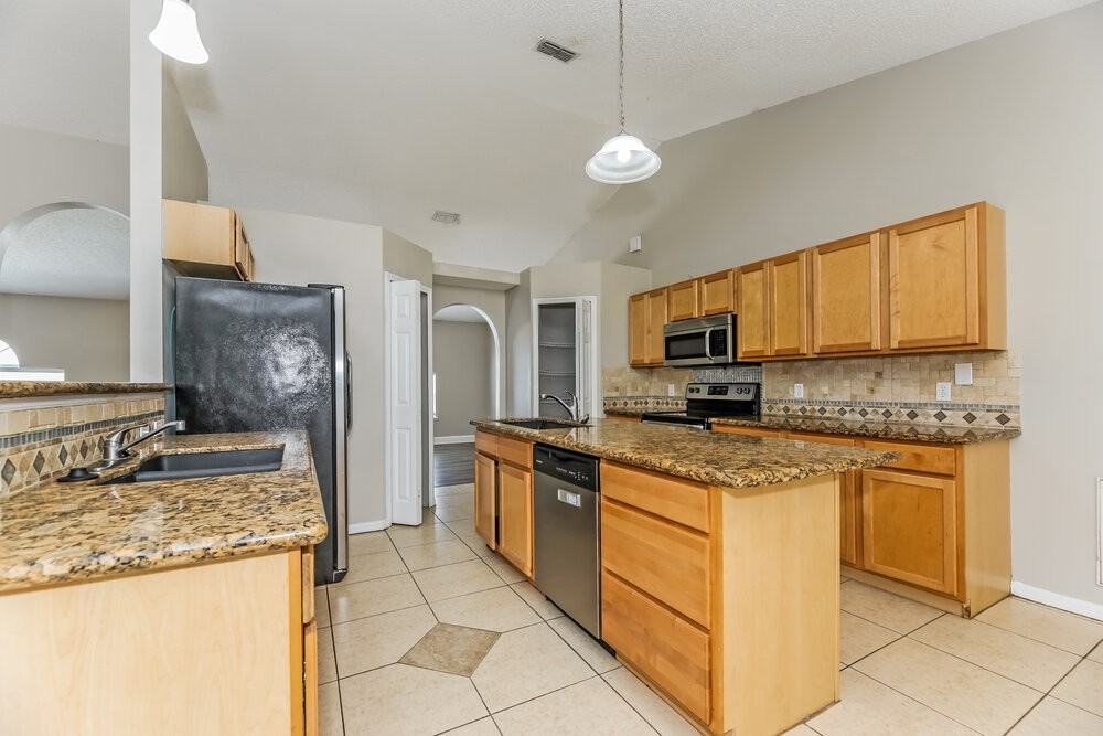 7245 Nottinghamshire Dr - Photo 6 of 16