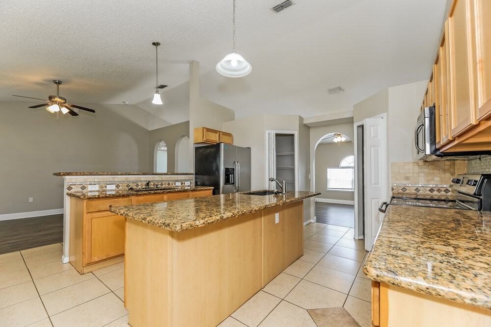 7245 Nottinghamshire Dr - Photo 7 of 16