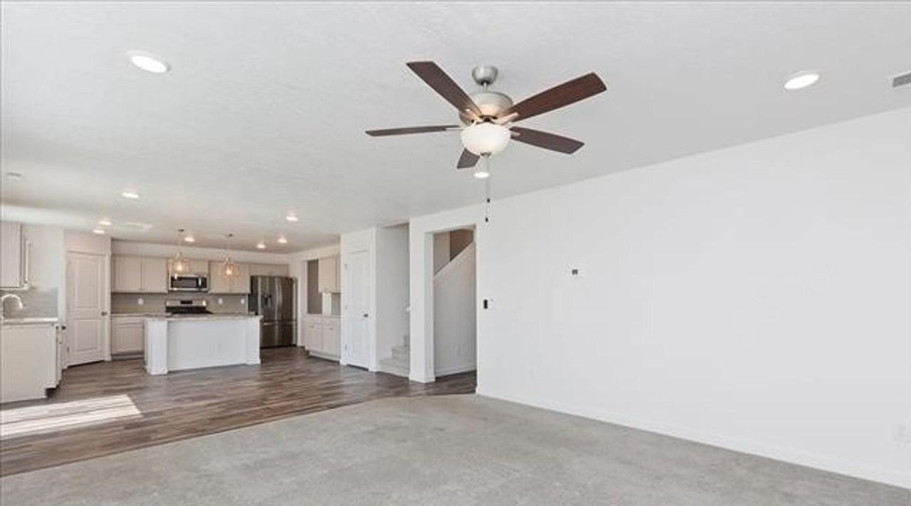 10935 Parachute Ct - Photo 5 of 48